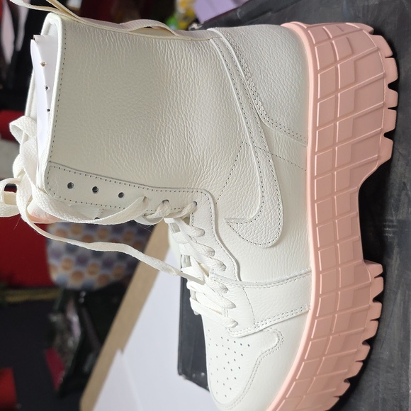 Air Jordan Brocklyn Shoes - Picture 4 of 9